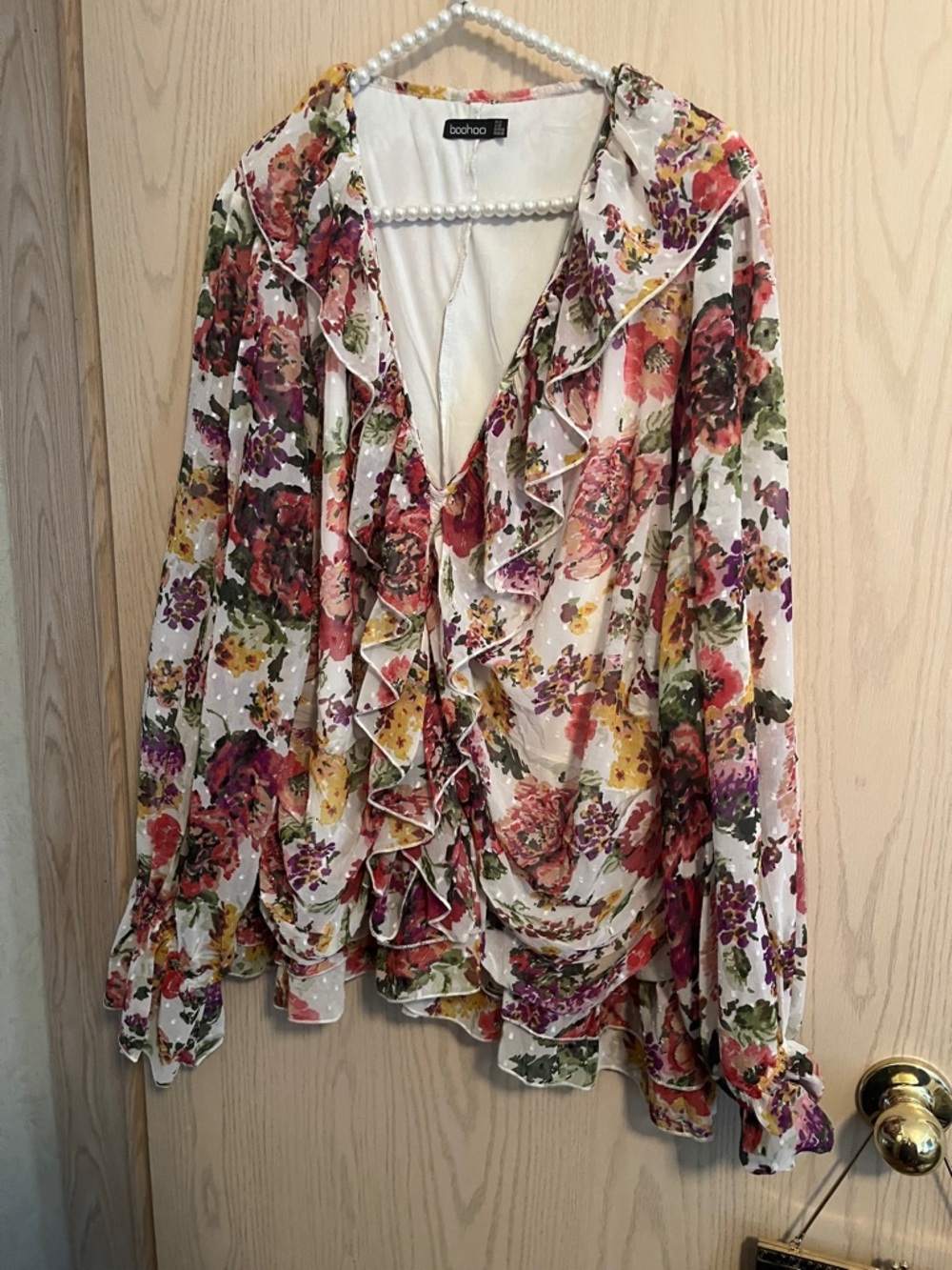 Boohoo White Floral Ruffle Long-Sleeve V-Neck Blouse
